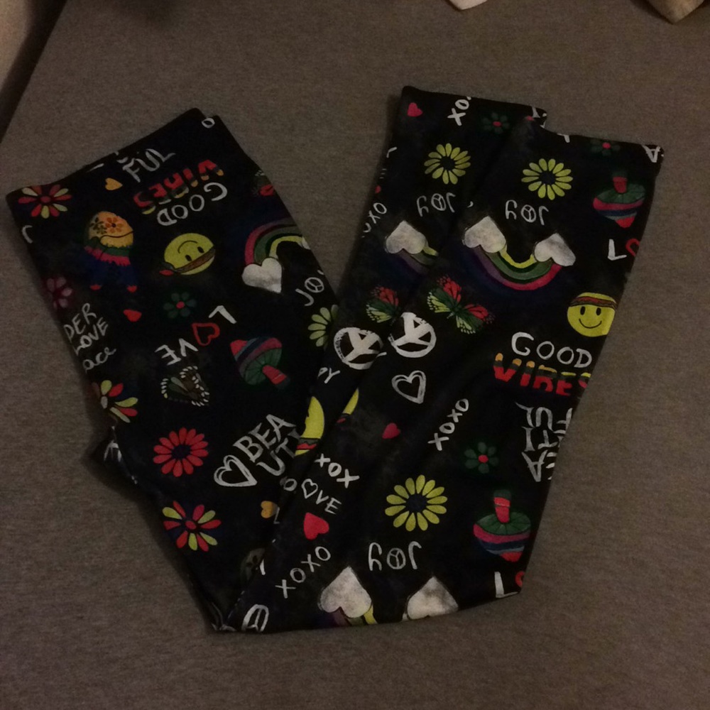 2 pairs of XL (15/17) leggings, Beautiful pattern!